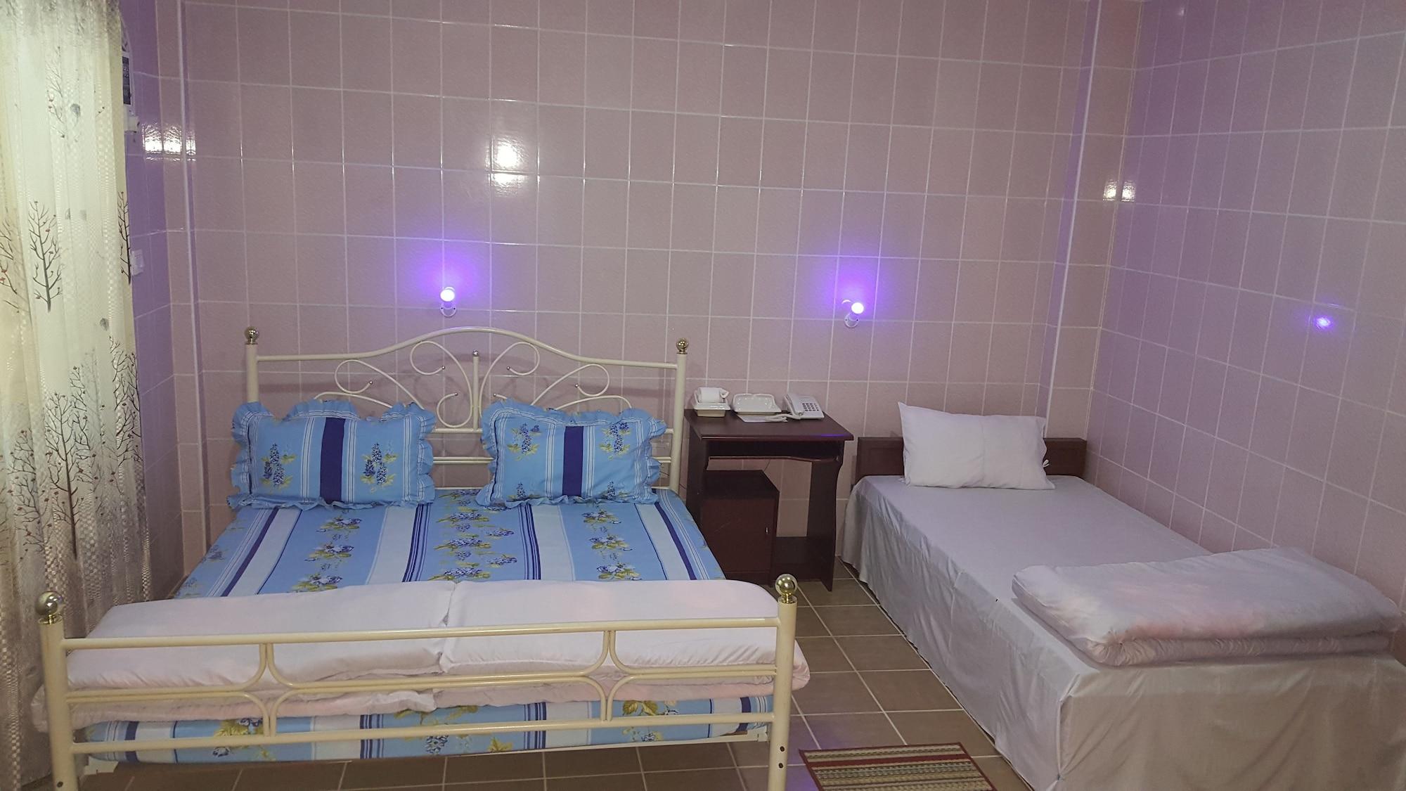 Red Dragon Hotel Hsipaw Exterior photo