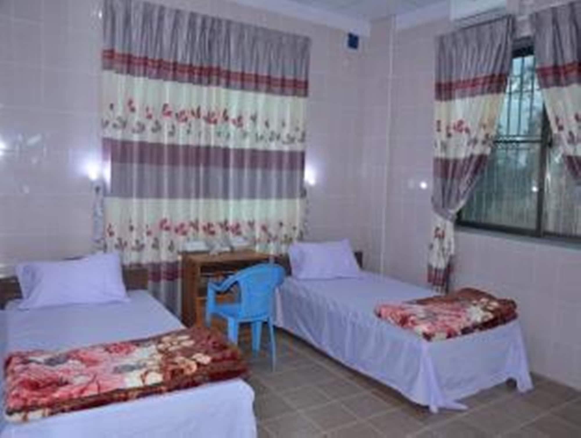 Red Dragon Hotel Hsipaw Exterior photo