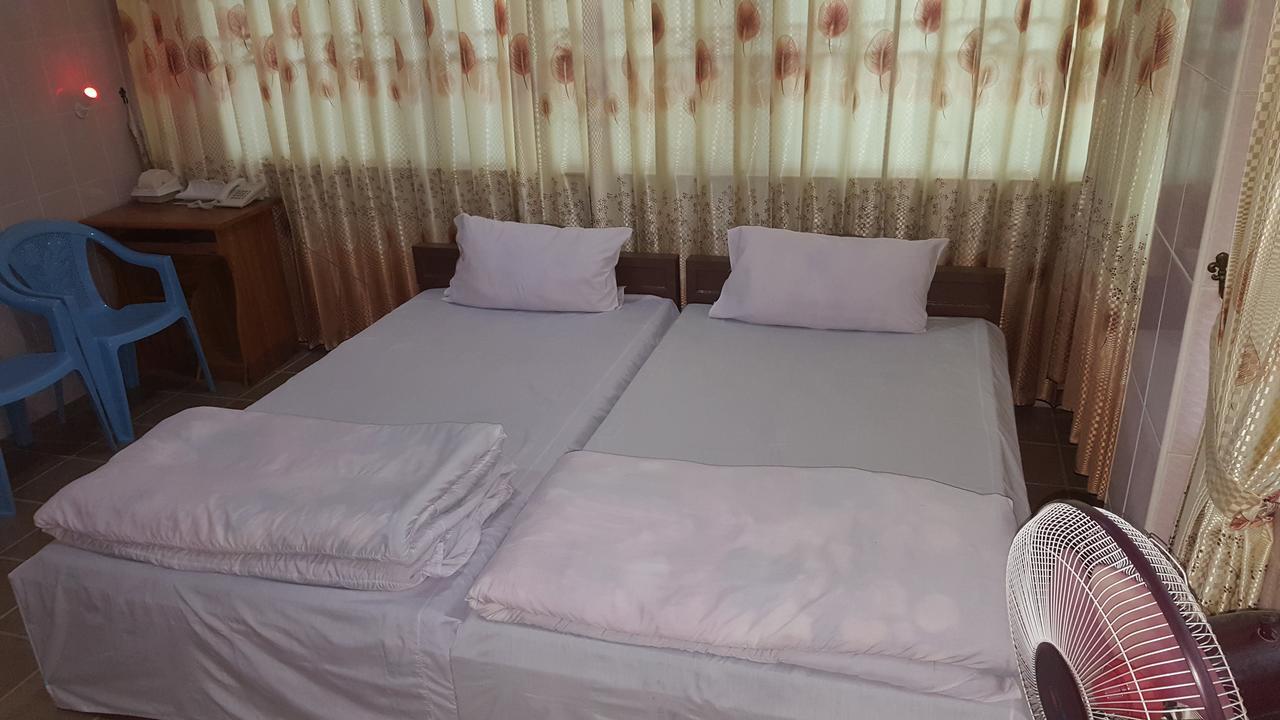 Red Dragon Hotel Hsipaw Exterior photo