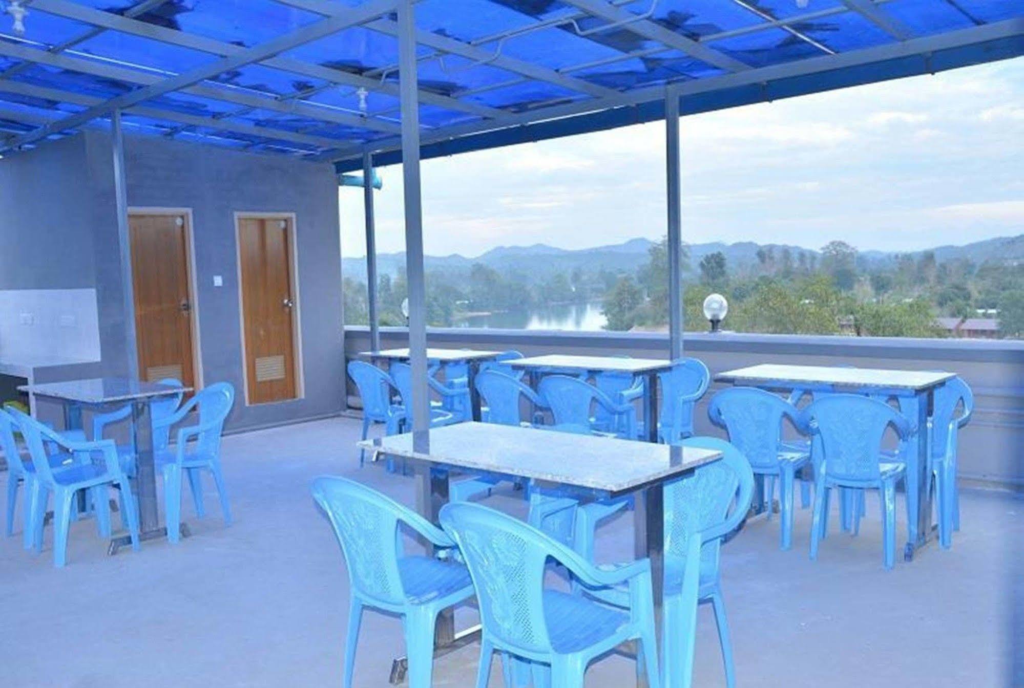 Red Dragon Hotel Hsipaw Exterior photo