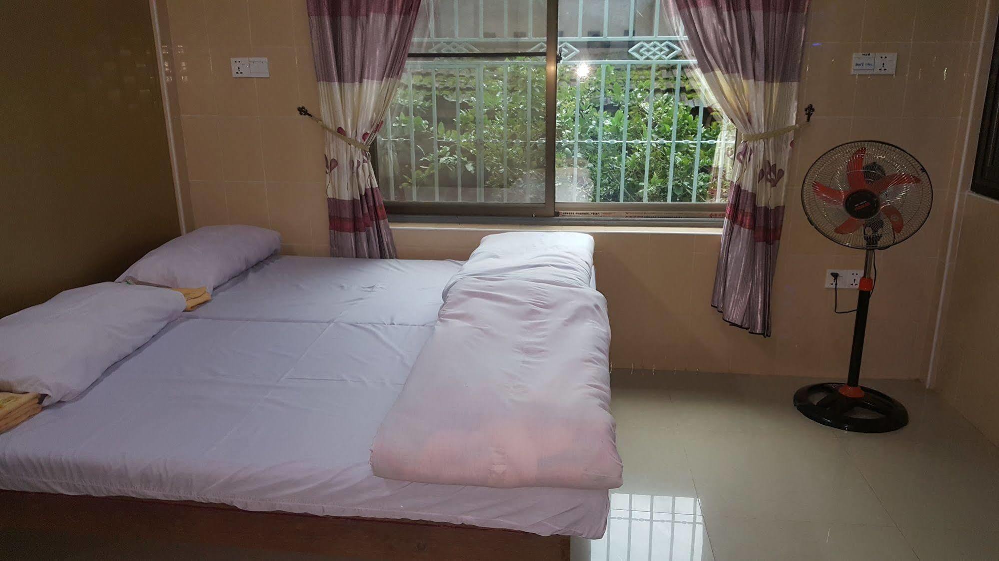 Red Dragon Hotel Hsipaw Exterior photo